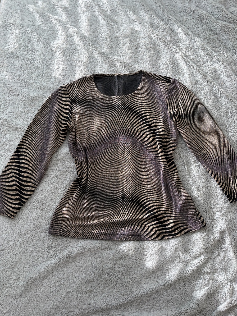 Y2K Metallic optical illusion print going out top
